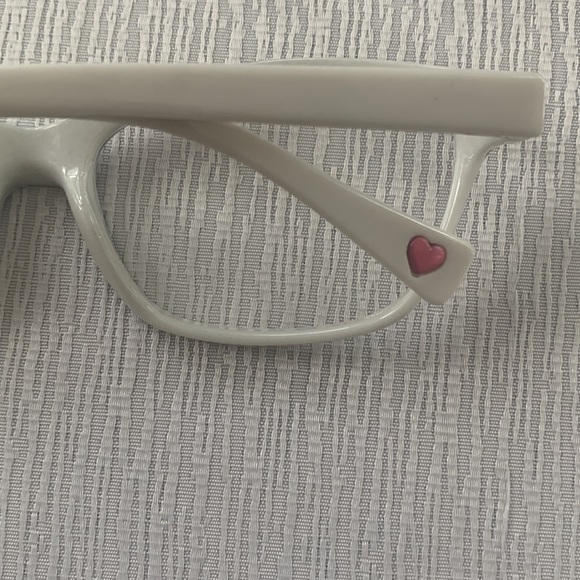 Betsey Johnson 1.50 reading glasses - Picture 5 of 6